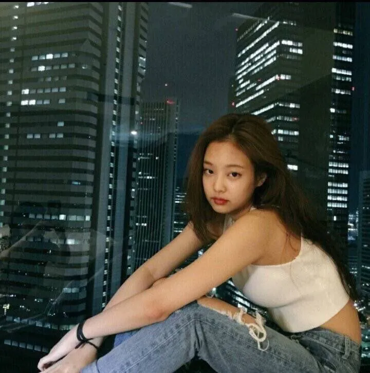 Jennie berpose di apartemennya © Istimewa