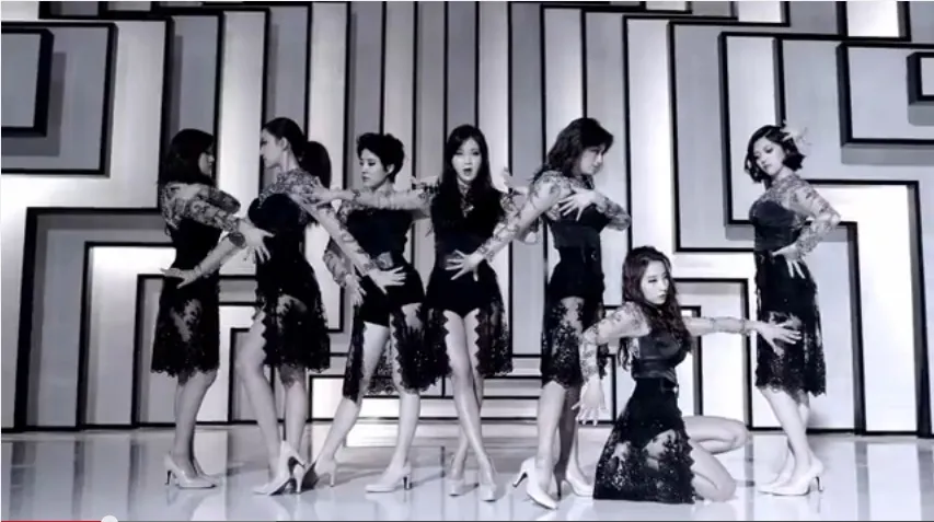 Rainbow di MV Black Swan © YouTube