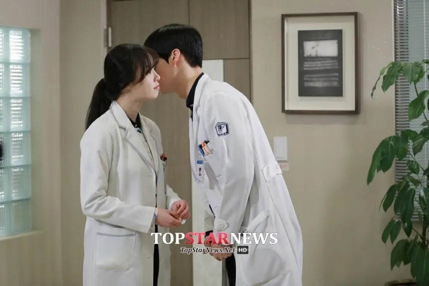 Goo Hye Sun diungkapkan sampai pindah rumah demi dekat dengan Ahn Jae Hyun. ©topstarnews.net