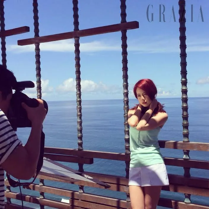 Song Ji Hyo di Bali untuk pemotretan majalah Grazia | Foto: Grazia via soompi.com