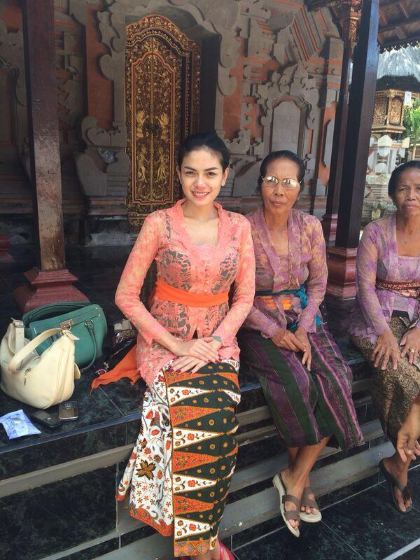 Nikita Mirzani Cantik Dengan Baju Adat  Bali  KapanLagi com