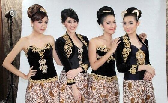  Foto Pakai Kebaya dan Batik Princess Sangat Indonesia 