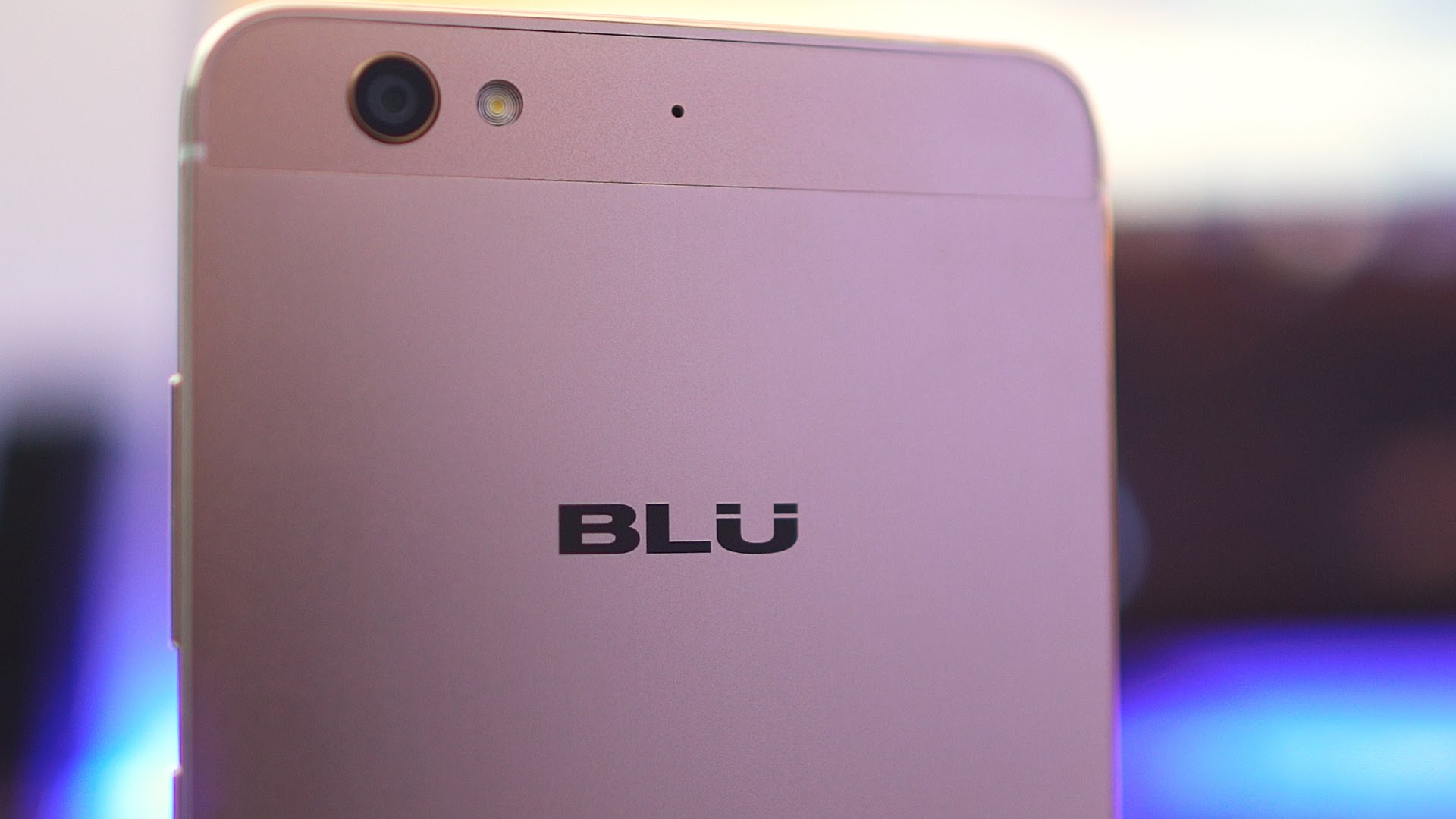 Kayaknya memang harus cari nama lain sih, soalnya ada merk handphone yang namanya Blu © YouTube/Carlos Delgado