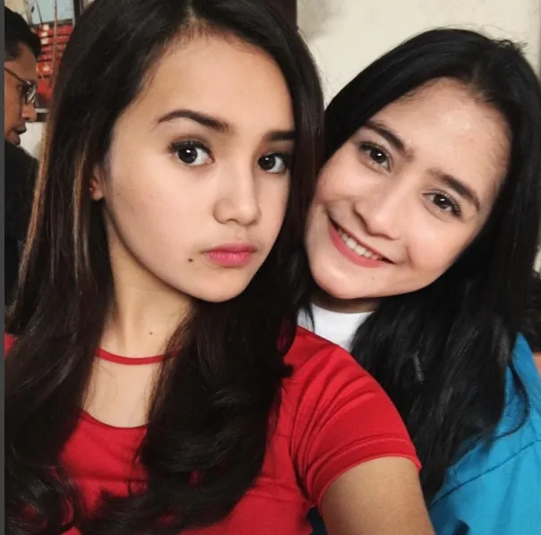 Cut Putri Tsabina juga mengunggah fotonya bersama dengan bintang remaja populer saat ini, Prilly Latuconsina © instagram.com/bebytsabina