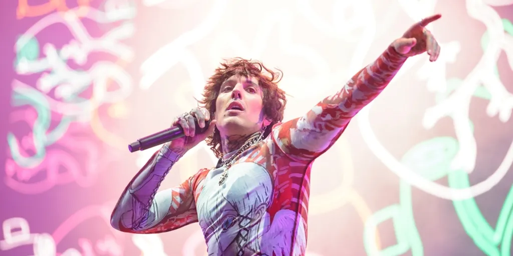 Bring Me The Horizon - Blessed With A Curse