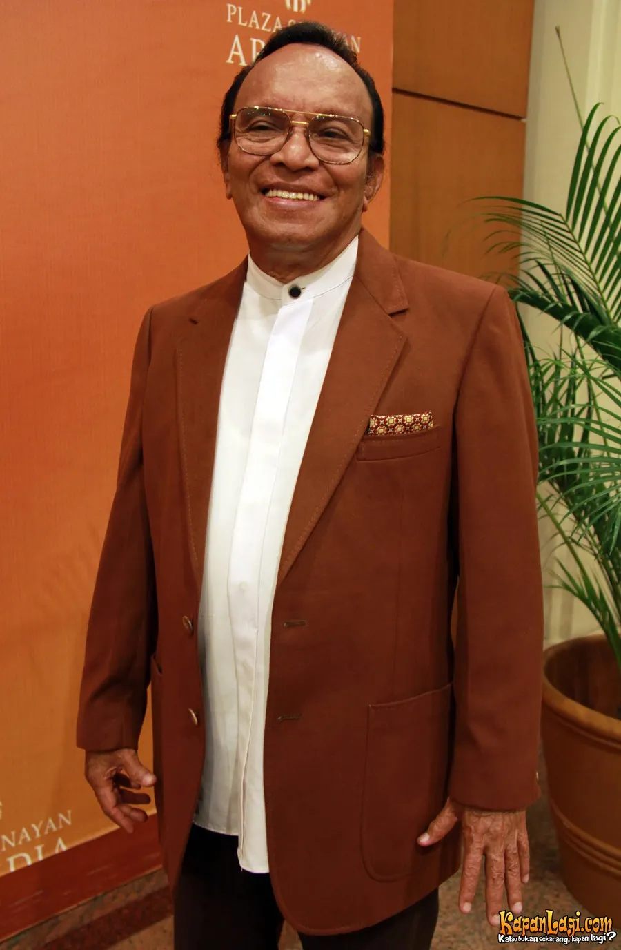 Karena usianya sudah tidak muda lagi, Bob Tutupoli harus berjuang melawan penyakit.