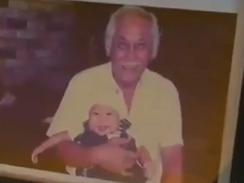 Bob meninggalkan dua orang puteri dan 4 cucu. ©YouTube - Linapia Adepia