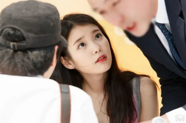 Bodyguard IU yang sudah menemaninya selama enam tahun. © allkpop.com