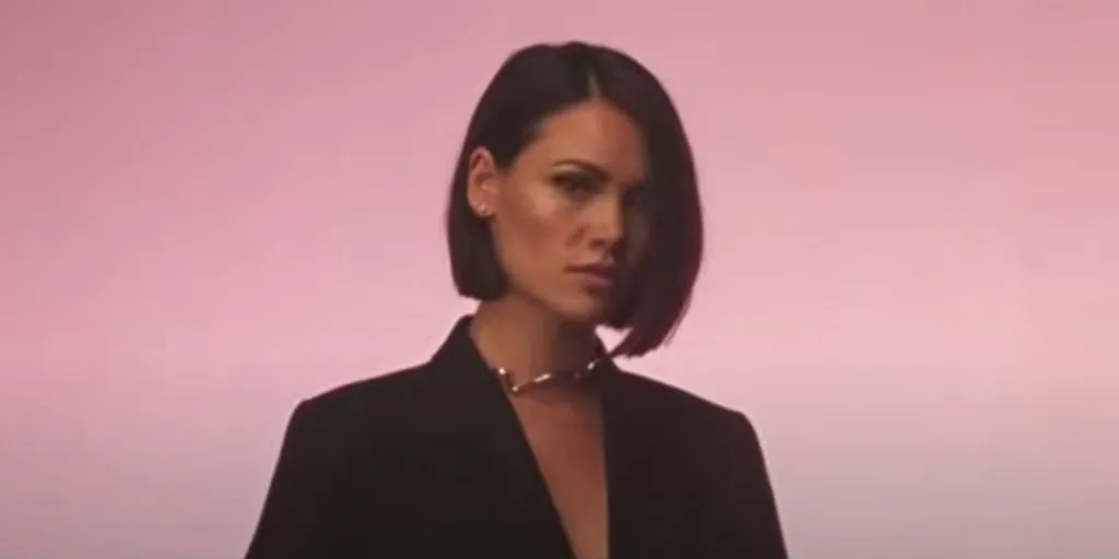 Sinead Harnett - Body