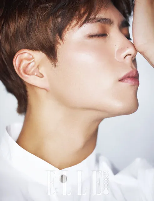Park Bo Gum gantengnya bikin khilaf! © Elle.co.kr