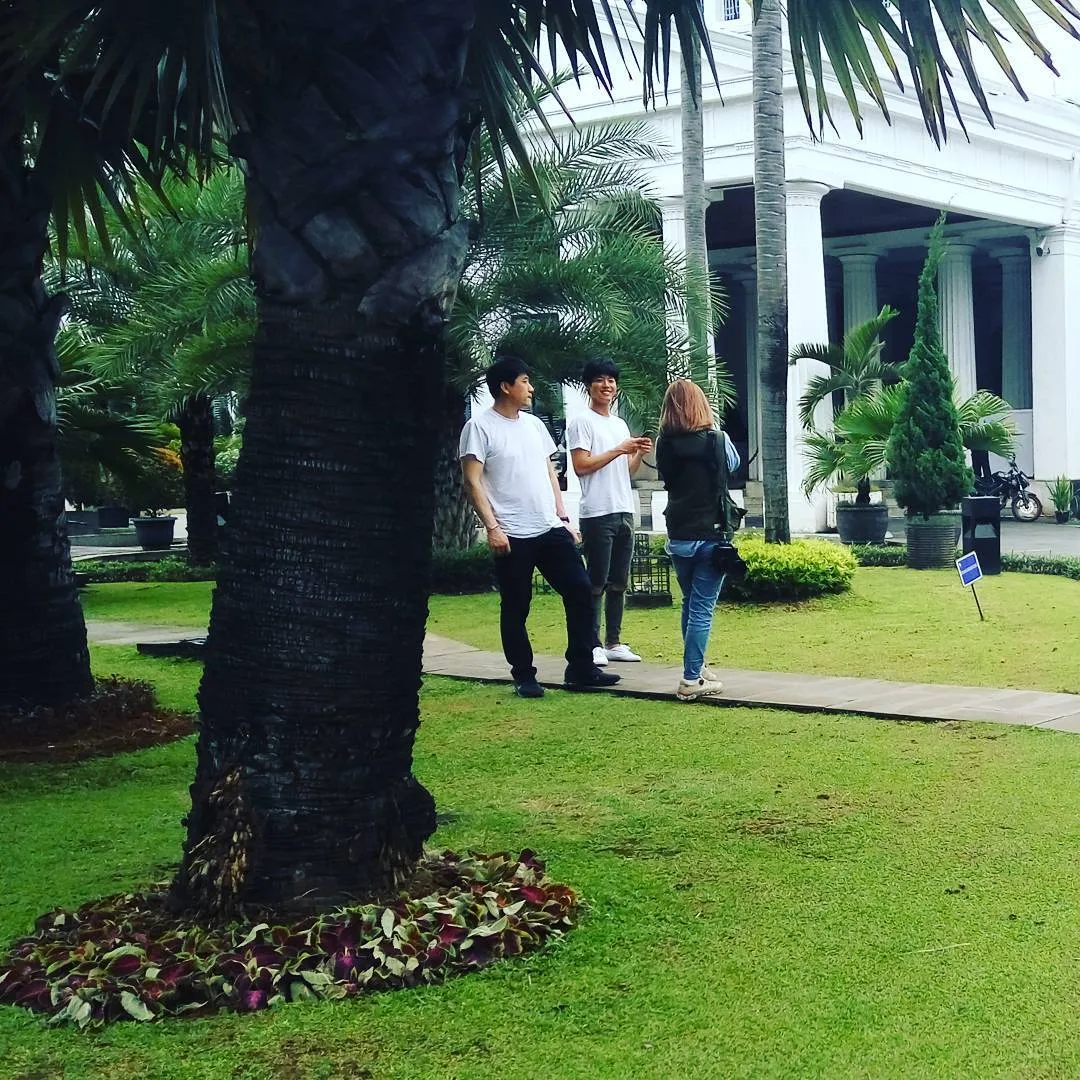Park Bo Gum saat berjalan-jalan di Museum Nasional, Sabtu (14/1). ©Instagram/fitrikimmy