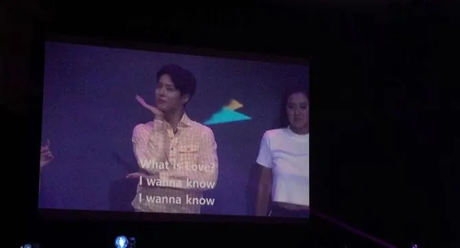 Park Bo Gum saat menari © KapanLagi.com/Nuzulur Rakhmah