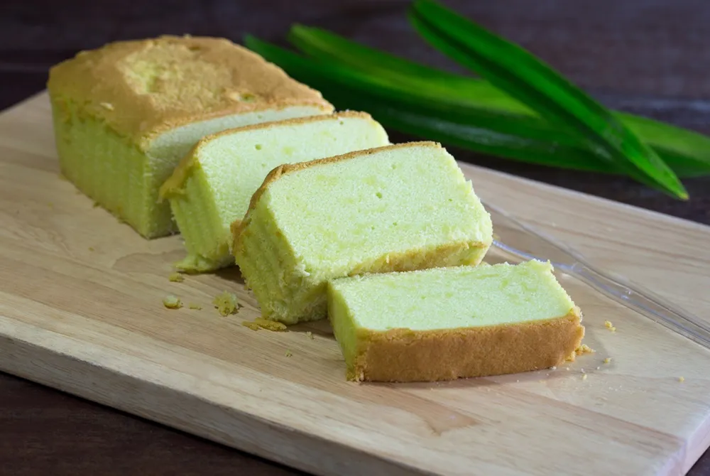 kue bolu pandan (credit: shutterstock)