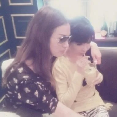 Lee Sora dan Bom 2NE1 saat masih sama-sama membintangi SBS 'Rommates'