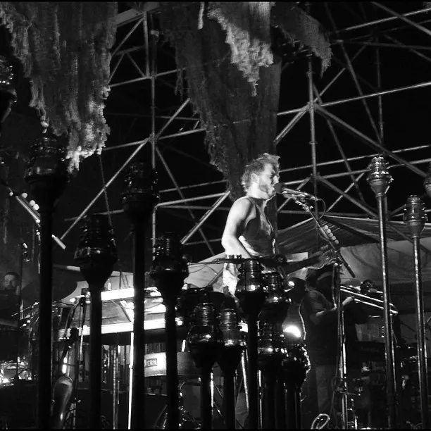 Salah satu penampilan Bon Iver © Bon Iver Official Facebook