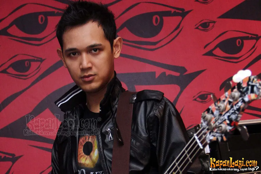 Bondan turut berpartisipasi dalam konser amal ini.