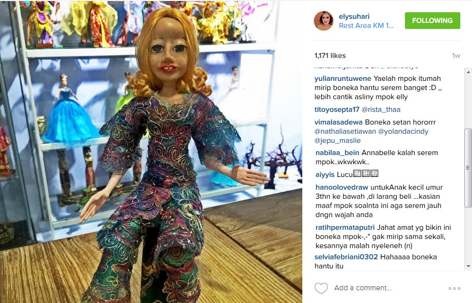 Ada Boneka  Barbie  Mpok Elly Netizens Malah Bilang Seram  