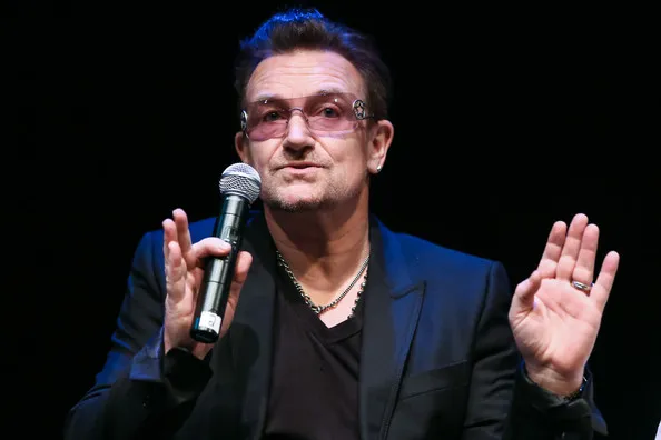 Bono merasa senang karena karyanya sudah dihargai @ zimbio.com