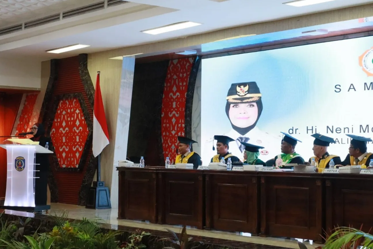 Wali Kota Bontang, Neni Moerniaeni, saat menghadiri Wisuda Mahasiswa Sekolah Tinggi Ilmu Tarbiyah (STIT) Syamsul Ma’arif Bontang Angkatan XVI Tahun 2025 di Auditorium Taman 3 Dimensi, Ahad (2/11/2025) pagi.