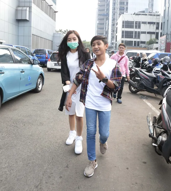Bowo Alpenliebe alias Bowo Prabowo Mondardo didampingi body guard? © KapanLagi.com/Muhammad Akrom Sukarya