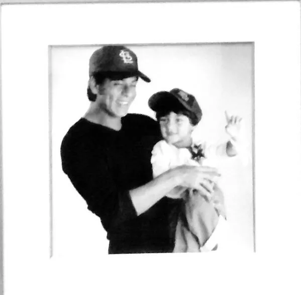 Shahrukh Khan kangen dengan Aryan kecil. @twitter.com/iamsrk