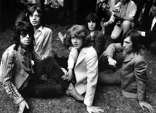 The Rolling Stones di Hyde Park, 1969. @fotomat.tumblr.com 