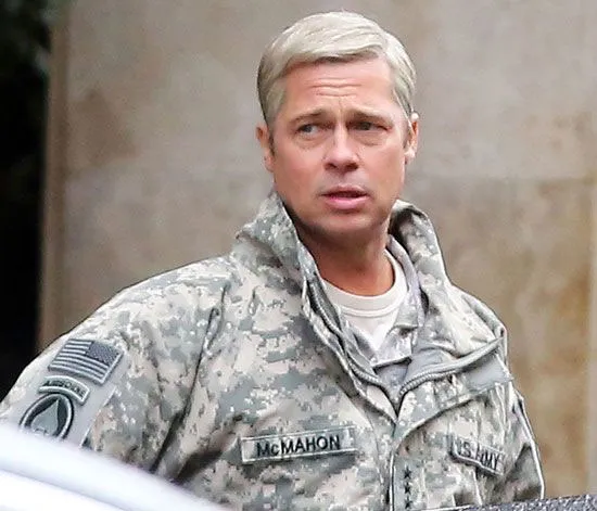 Brad Pitt tampil bak boneka Ken © Enterteinmnet news.com/Fameflynet