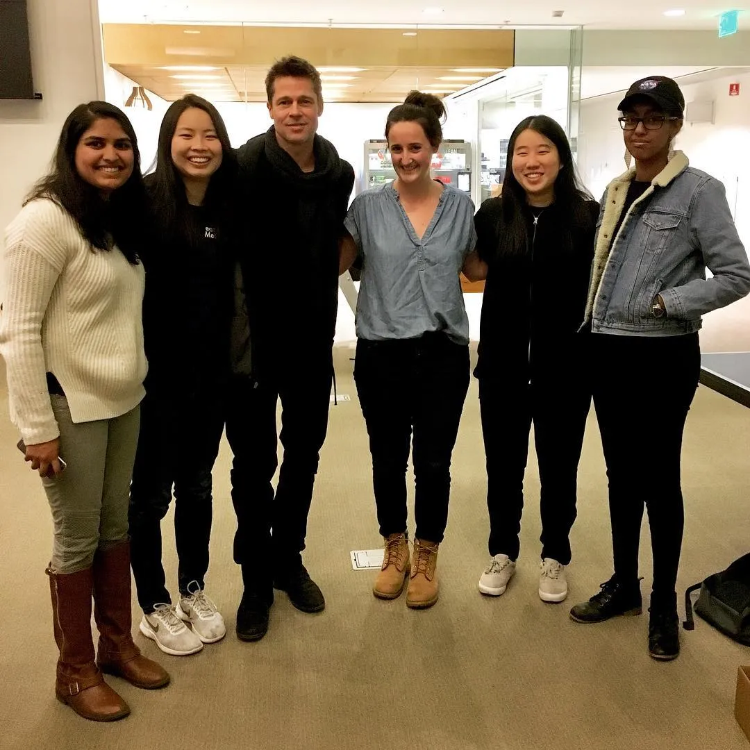 Brad saat berkunjung ke Massachusetts Institute of Technology, sayangnya tak ada Neri dalam foto ini © instagram.com/camenzino