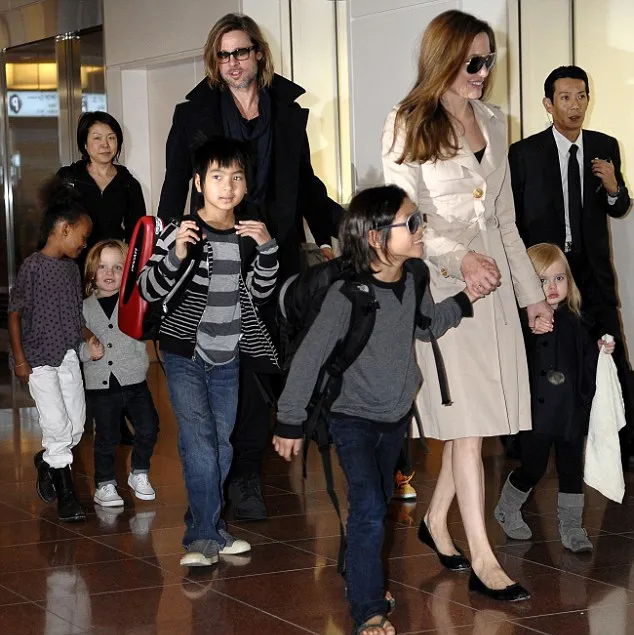 Keluarga Jolie - Pitt @ dailymail.co.uk