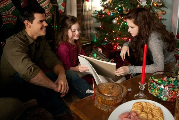 BREAKING DAWN PART 2 adalah yang terbaik dari kelima film TWILIGHT. Sayang hal tersebut tak mampu mengubah keseluruhan seri yang dianggap buruk.