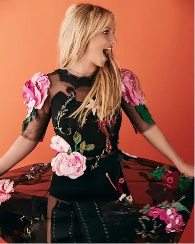 Memakai kostum bunga-bunga Britney Spears terlihat semakin awet muda. /©instagram.com/britneyspears