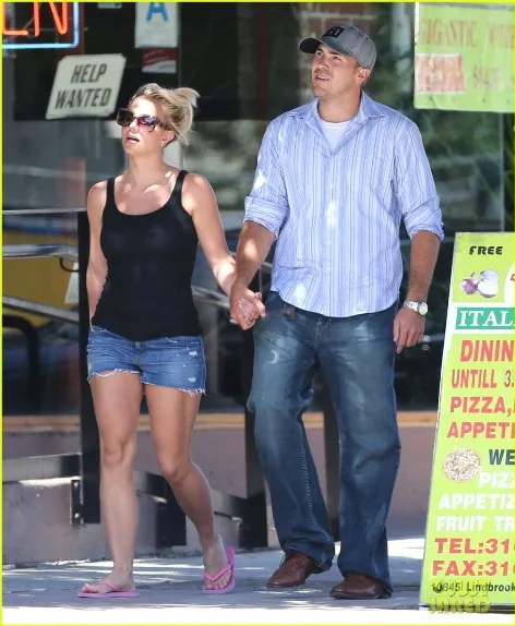 Britney Spears dan David Lucado ©justjared.com