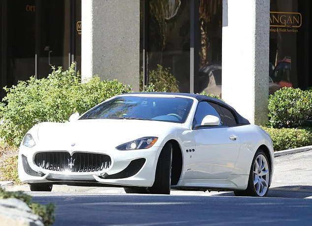 Inilah mobil baru Britney Spears © dailymail.co.uk