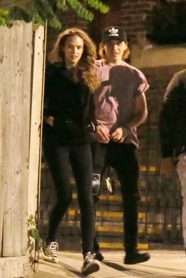 Brooklyn Beckham dan Adrienne ketahuan hang out bareng © Daily Mail