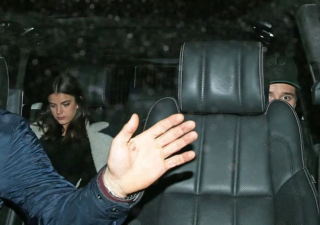 Brooklyn Beckham ketahuan kencan dengan Sonia Ben Ammar © Dailymail.co.uk