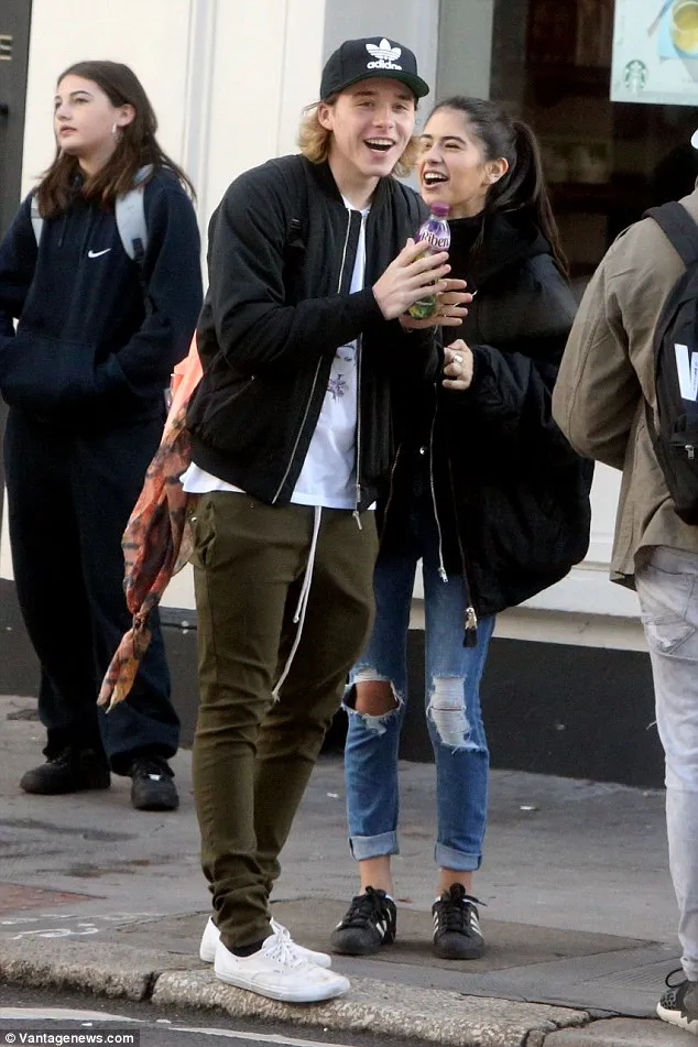 Brooklyn Beckham, lagi-lagi tertangkap kamera bersama Kim Turnbull di London © dailymail.co.uk/vantagenews.com