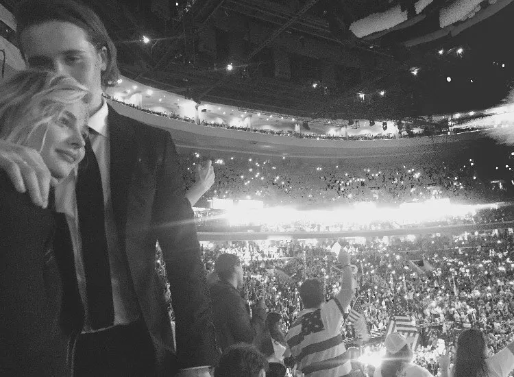 Brooklyn Beckham, kembali menunjukkan kemesraannya bersama Chloe Grace Moretz © instagram.com/brooklynbeckham