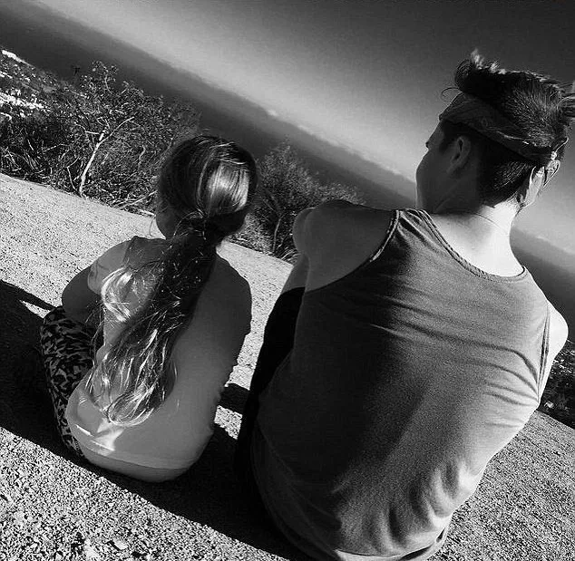 Brooklyn dan Harper hiking bareng © Instagram/Brooklyn Beckham