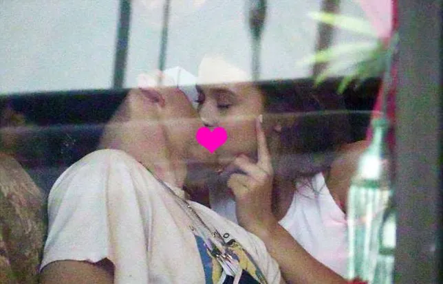 Foto ciuman Brooklyn dan Lexi yang bikin heboh. © BACKGRID via dailymail.co.uk
