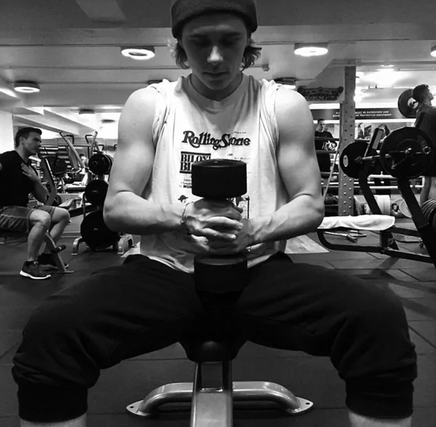 Brooklyn pamer otot kekar © instagram.com/brooklynbeckham