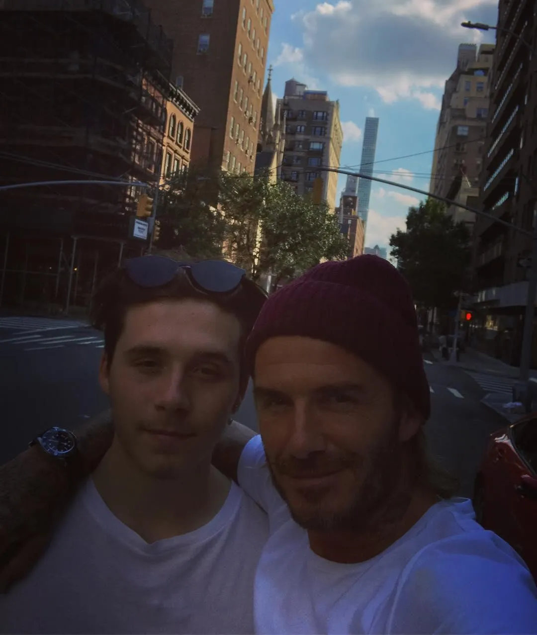 David juga sempat mengantarkan putra kesayangannya © instagram.com/davidbeckham