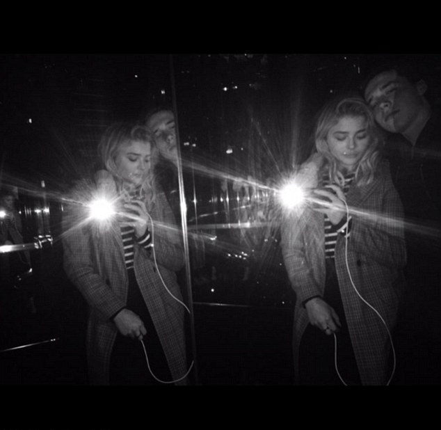 Pose mesra, tanda sudah balikan? © instagram.com/brooklynbeckham