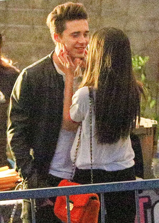 Sonia dan Brooklyn mesra bak sepasang kekasih © dailymail.co.uk