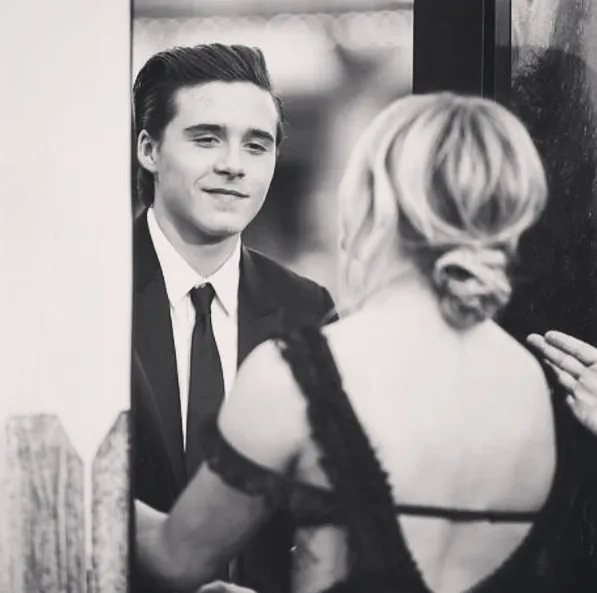 Tatapan cinta Brooklyn untuk Chloe © instagram.com/chloegmoretz