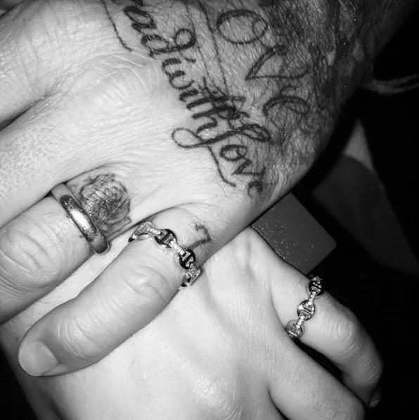 Kembaran cincin nggak cuma harus sama pasangan kan? © instagram.com/brooklynbeckham