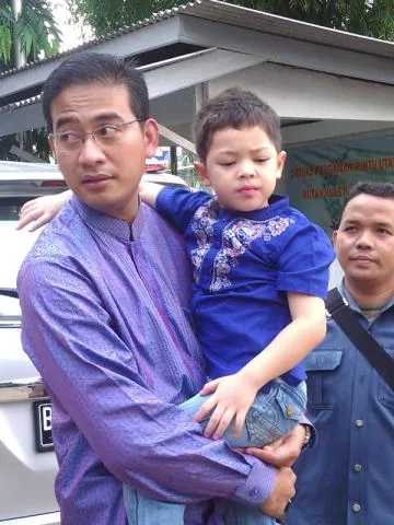 Brotoseno juga dekat dengan putra Angie, Keanu.