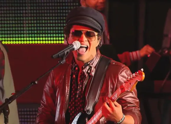 Bruno Mars terlihat keren dengan gaya vintage-nya di Jimmy Kimmell Live @thelavalizard.com