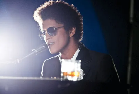 Salah satu adegan klip When I Was Your Man @rap-up.com