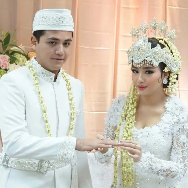 Adzana dan Rizky sah menikah setelah jalani masa pacaran empat tahun. (instagram.com/brutusrumahmode)