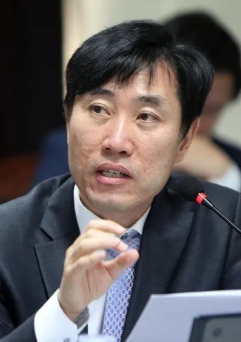 Inilah politikus Ha Tae Kyung © allkpop.com